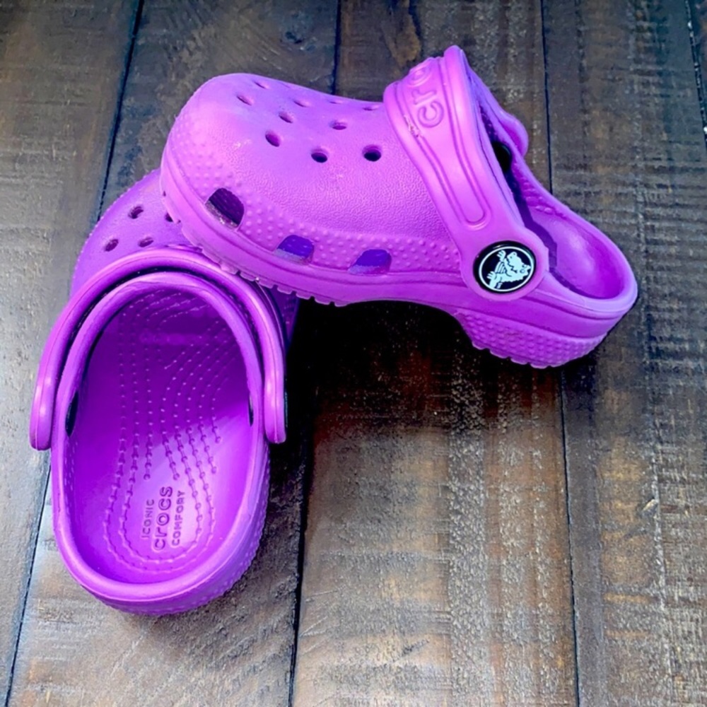 Purple toddler crocs 💜